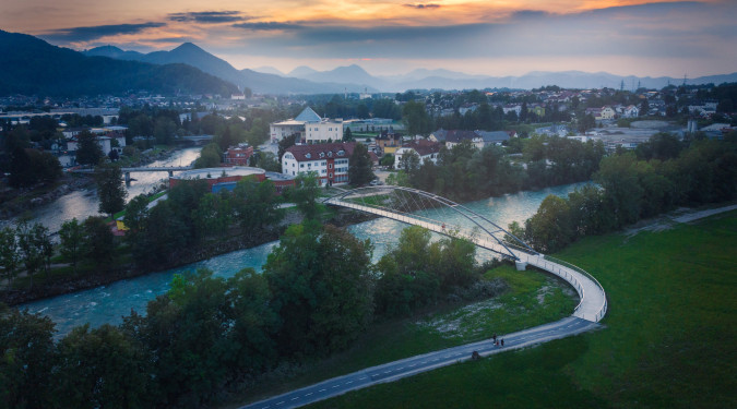 Spoznaj mojo dobro prakso: Celostni pristopi k umirjanju prometa in urejanju javnega prostora