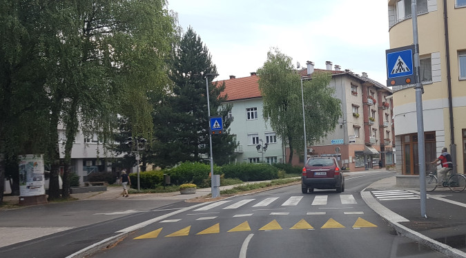 Objavljen je javni razpis za sofinanciranje projektov umirjanja prometa na državnih cestah skozi naselja