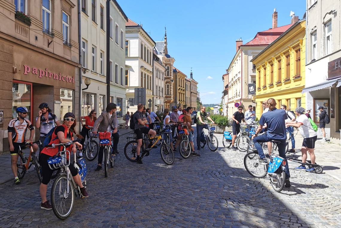 Kako izboljšati mestni promet v skladu z načeli trajnostne mobilnosti