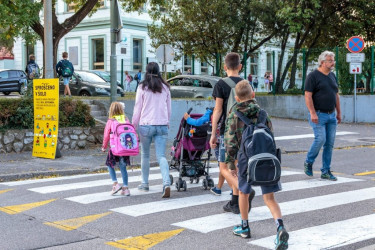 VABILO: Občinam in osnovnim šolam bo IPoP v novem šolskem letu pomagal z znanjem in s sredstvi uvesti ukrep šolska ulica – območje varnih prihodov v šolo